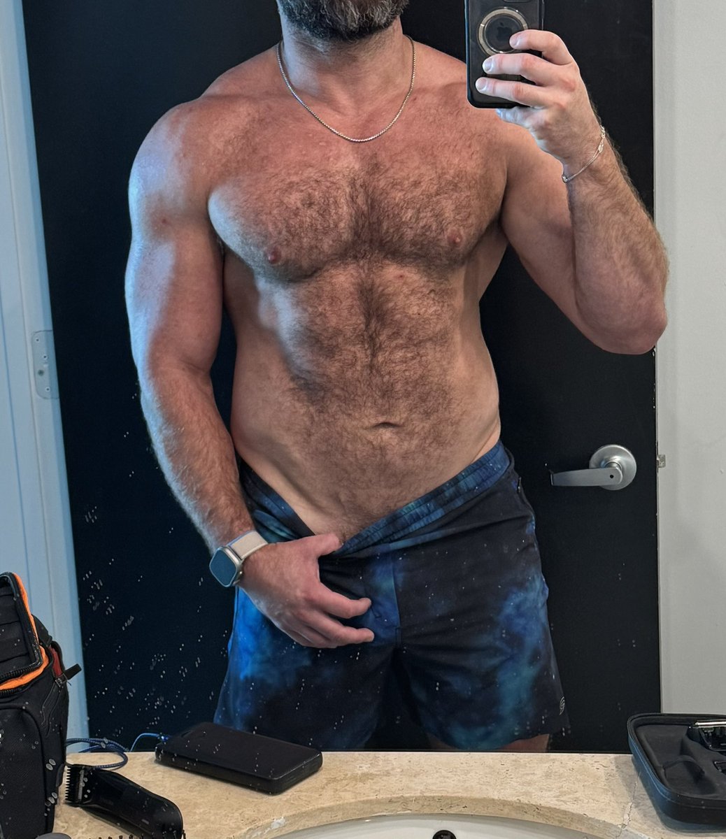 So who would be interested in a personal cam show? 😈🐷

#gooner #gainer #beefymuscle #stud #camshow #skype #snapchat #bigmuscle #musclepig #feedee #himbo