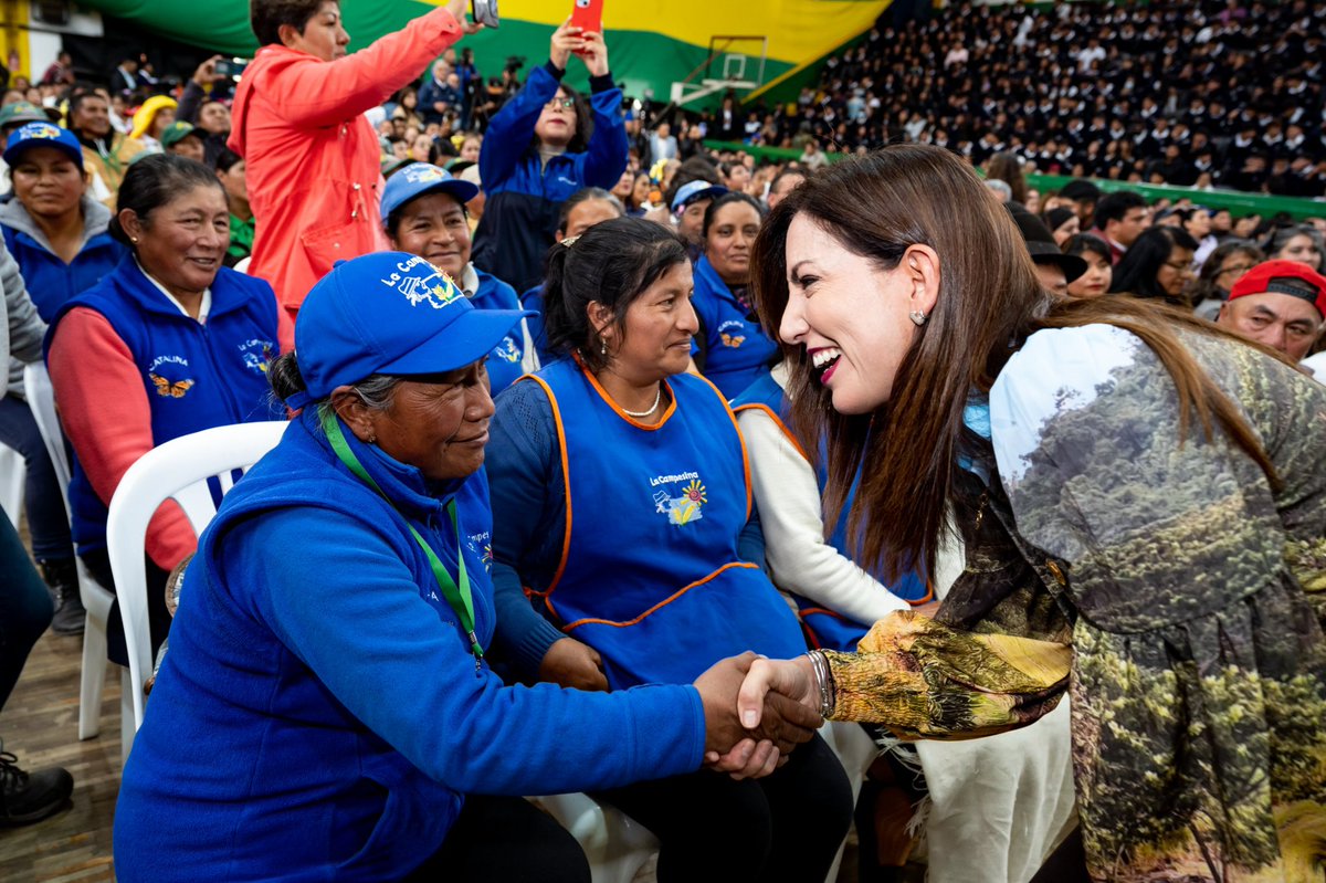 Educacion_Ec's tweet photo. 🍎🥦 El Ministerio de Educación, en colaboración con @WFP_Ecuador, junto a @DanielNoboaOk llevaron a cabo un evento lleno de alegría, donde participaron destacadas instituciones educativas con presentaciones de danzas y actos culturales. 🎭💃🏻 .

🏫 Las Unidades Educativas Olmedo Pesillo, Cochasquí, Natalia Jarrín y Malchinguí demostraron su talento y compromiso con la cultura, promoviendo la identidad y el trabajo en comunidad a través de expresiones artísticas que reflejan nuestra riqueza cultural.

#ElNuevoEcuadorResuelve.