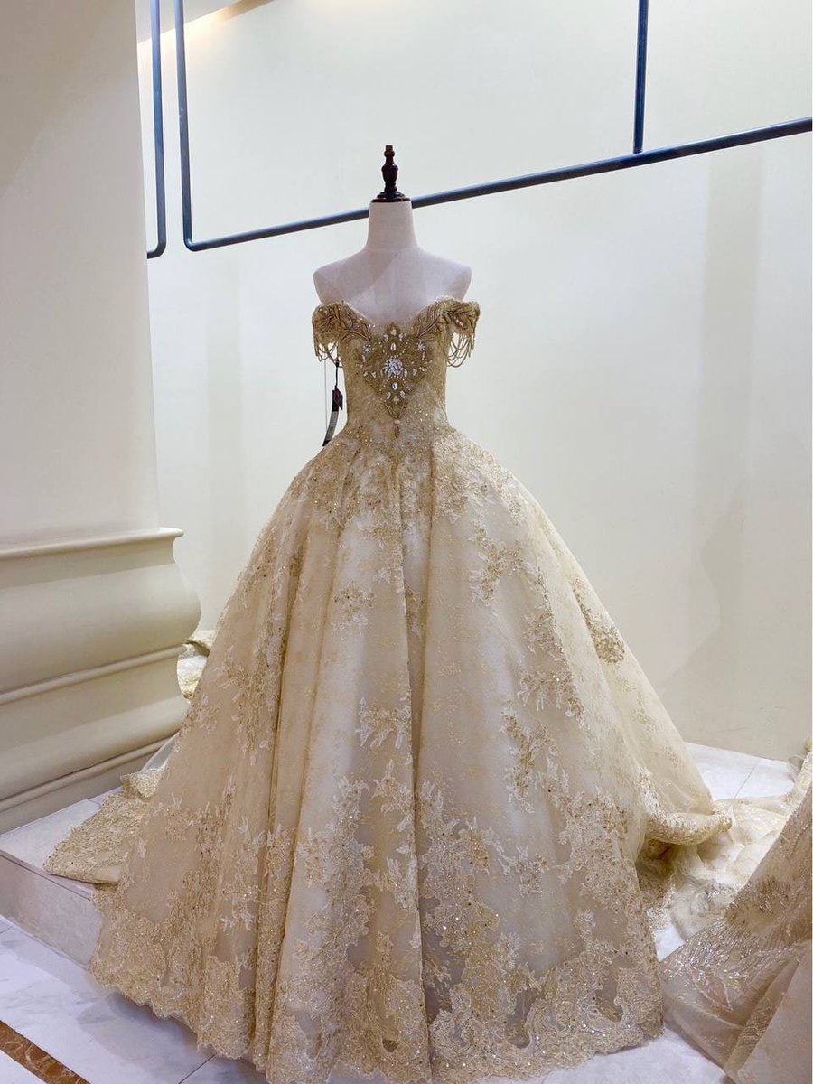 HarperLaurha's tweet photo. This wedding dress is really beautiful!! I hope I get the chance to wear it🥺😩 https://t.co/C9fdB79Hlc