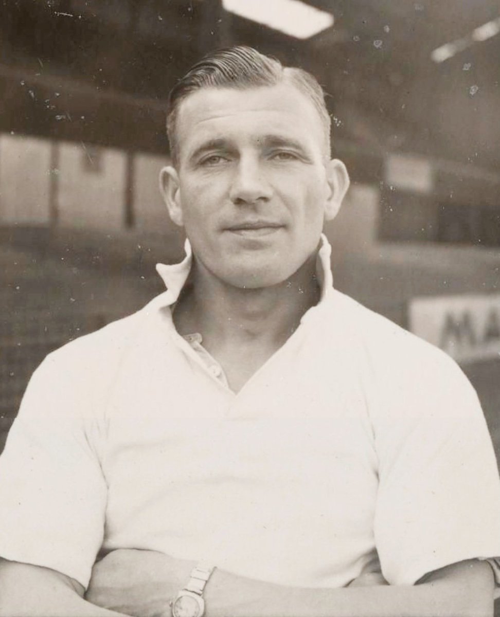 Tonyc02074333's tweet image. Centre forward Frederick John Kurz b.Grimsby 1918 - d.1978
Made his FL debut for Grimsby Town on the 17/9/1938 at home to Derby. Served in the Army &amp;amp; was in Singapore when it was captured by Japan in 1942
Post war played for Crystal Palace (1946-50), Boston United &amp;amp; Wisbech Town
