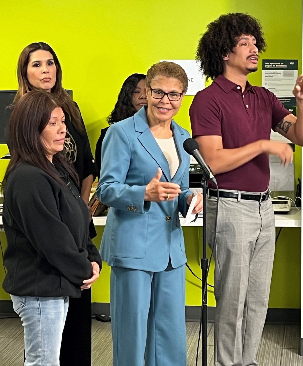 GoodwillSoCal's tweet image. In response to the 2025 LA Windstorm &amp;amp; Wildfire Disaster, 4 Impacted Worker &amp;amp; Family Recovery Centers (IWFRC) have been launched to support service workers and families who lost their jobs and livelihoods. These centers will provide #JobPlacement to help rebuild lives.