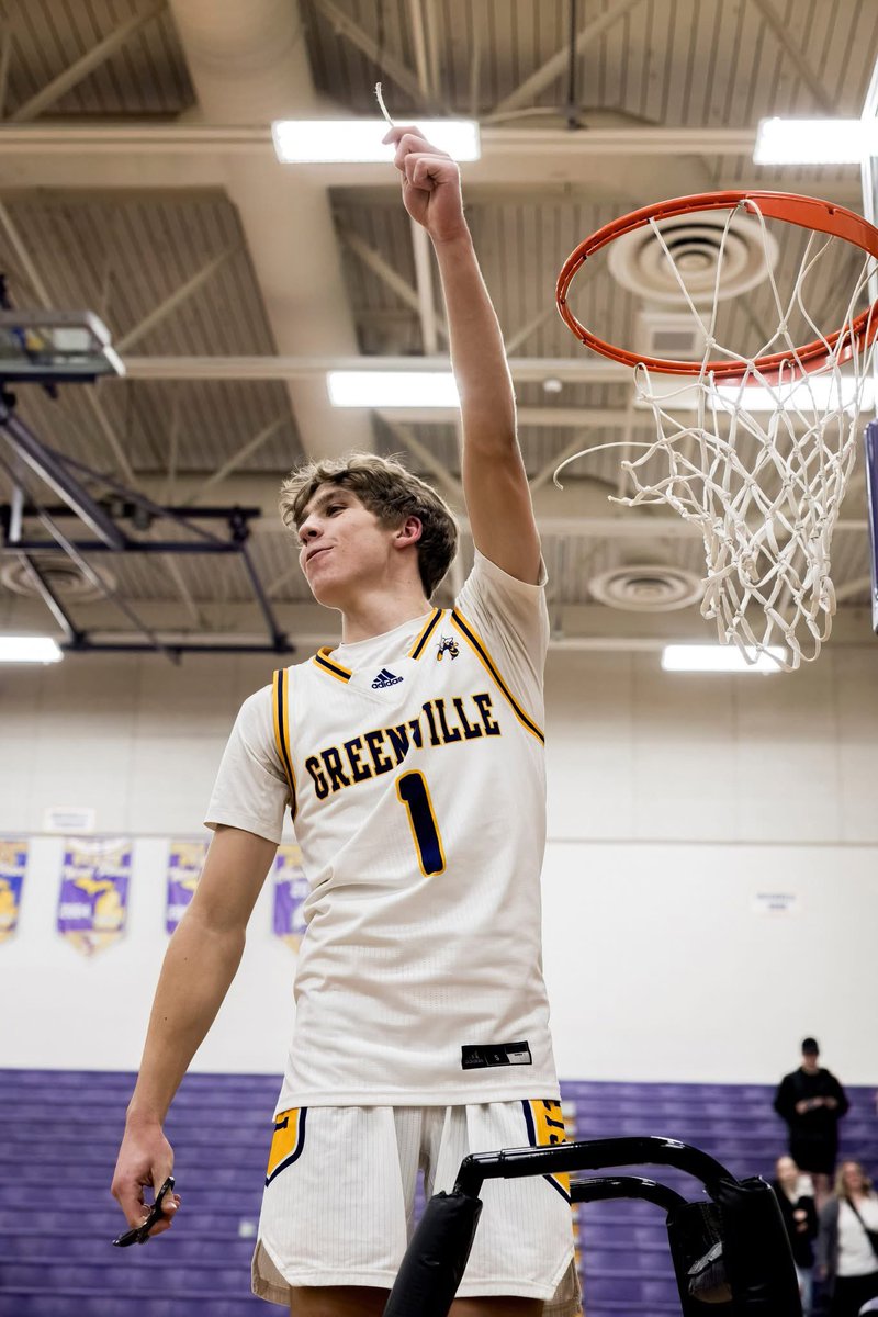MichaelLin77313's tweet image. Conference champs! Great night last night cutting down the nets with my teammates. Had 22 points and 3 steals.
@CoachSmith2294 @coach_leel @CoachBurse_ @JacketsBoosters @KevinMoses38 @PrepHoopsMI @lenny_padilla @CoachHargraves
@EHoopsSpotlight @BrzezinskiAlec