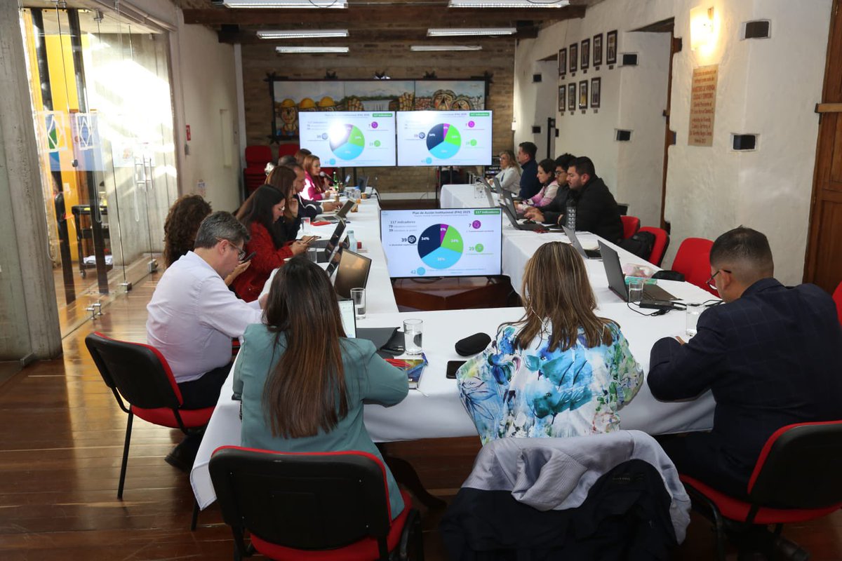 HelgaMaRivasAr's tweet photo. Avanzamos con propósito y resultados. ✅
Hoy consolidamos los instrumentos que fortalecen nuestra gestión integral del Plan Institucional, revisamos cómo optimizar procesos y articulamos un plan de acción para ejecutar de manera más organizada y efectiva. #GobiernoDelCambio https://t.co/eLyNORsmq5
