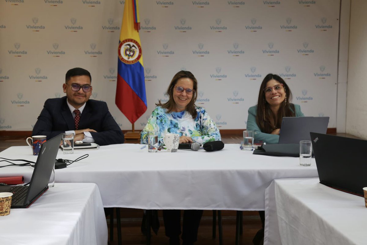 HelgaMaRivasAr's tweet photo. Avanzamos con propósito y resultados. ✅
Hoy consolidamos los instrumentos que fortalecen nuestra gestión integral del Plan Institucional, revisamos cómo optimizar procesos y articulamos un plan de acción para ejecutar de manera más organizada y efectiva. #GobiernoDelCambio https://t.co/eLyNORsmq5