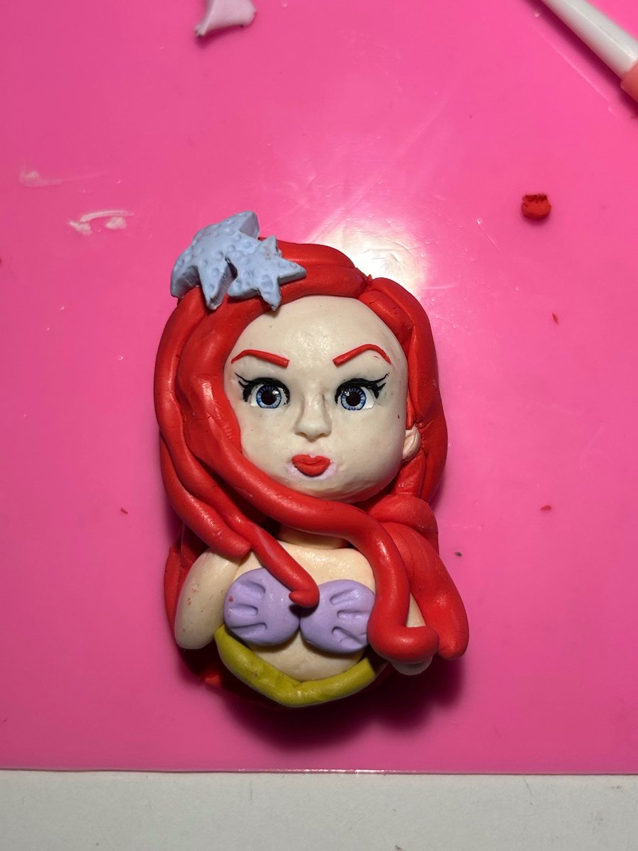 Karol G, Ana DLTV , Elsa, Ariel…tenéis todas las cositas que hago a mano en mi Instagram: suart___ 🤍 Un RT siempre es bien 🌸