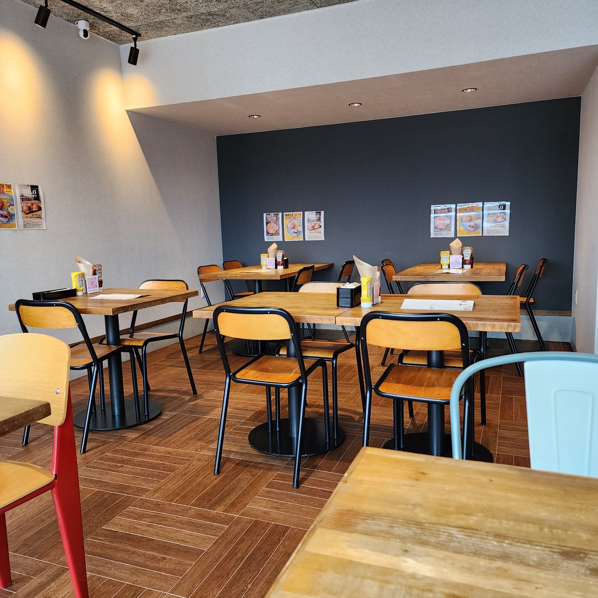 YoSHie_SIGN's tweet image. 【#よしえの広島観光情報ナビ】

📍Burger Shop THREE THREE
広島県三次市三良坂町三良坂 字下郷5038番2

🥀よしナビTikTok
vt.tiktok.com/ZSMMSPmSx/

#よしナビ #THREETHREE
#HITひろしま観光大使 
#三次観光アンバサダー