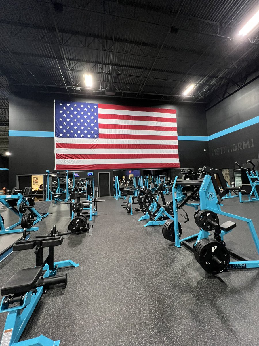 Gym decor goes hard 🇺🇸