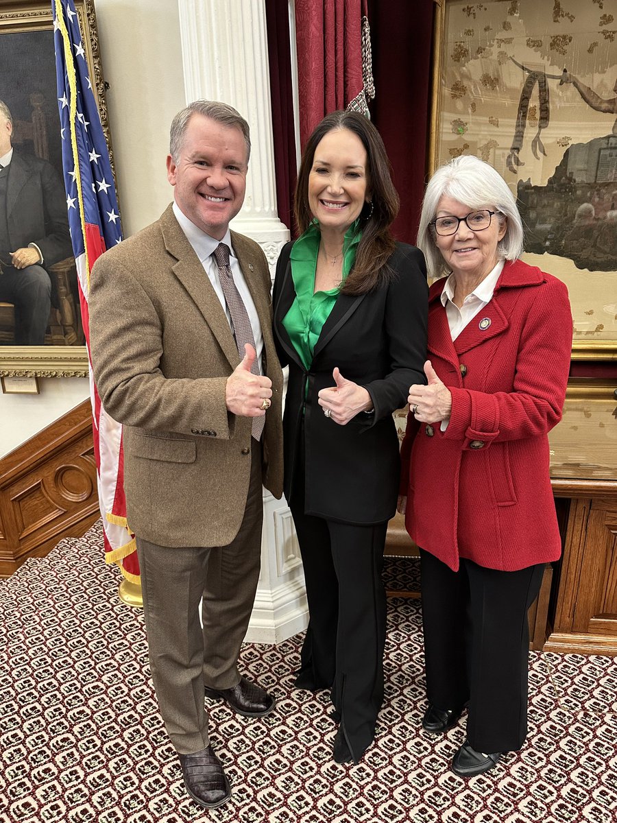 Great to see and recognize newly confirmed U.S. Secretary of Agriculture Brooke Rollins on the Texas House Floor today! It was an honor to celebrate her achievement alongside my colleague and friend, Rep. Helen Kerwin—who also happens to be the proud mom of Madam Secretary! Texas