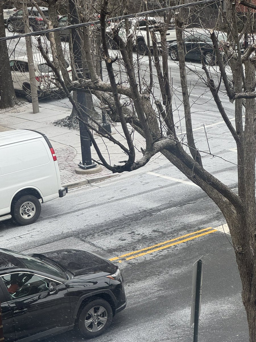 BrianKal's tweet image. Roads becoming snow covered currently in North Old Town…. @MikeTFox5 @capitalweather @AlexandriaNow