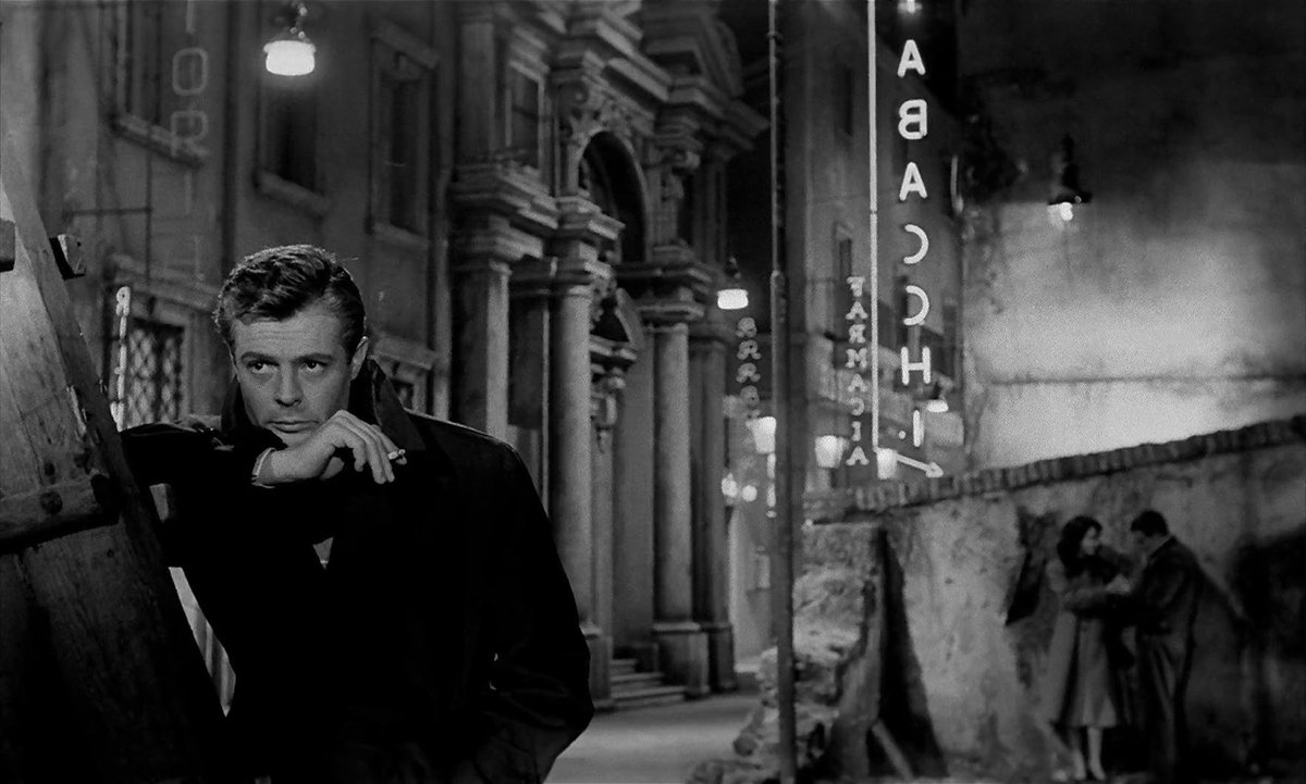 The projectionist woman tweet media