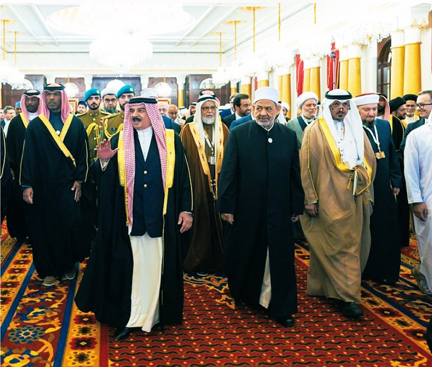 شرفت اليوم بلقاء جلالة الملك حمد بن عيسى آل خليفة -حفظه الله ورعاه- والسلام عليه في قصر الصخير العامر وقد حملني -حفظه الله ورعاه- السلام لأهل الكويت كافة 🌹