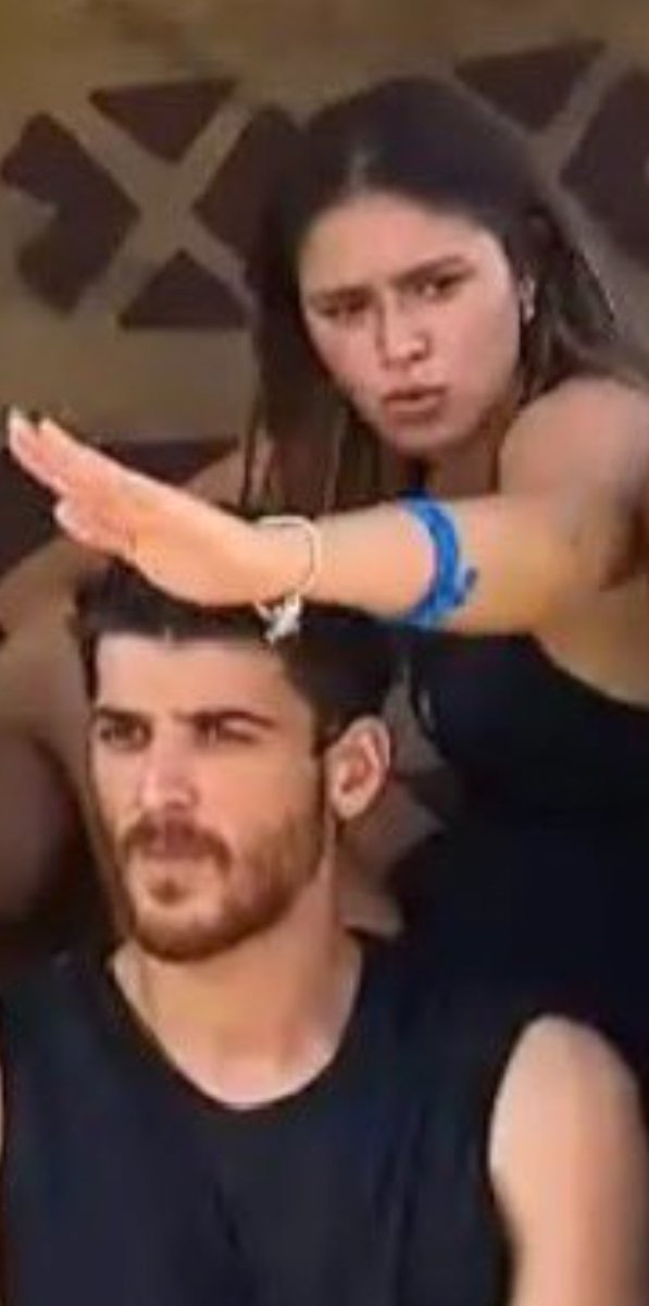 tahmini ne zaman saçım uzar da ayşe saçımı örer diye düşünüyor🙏🏻