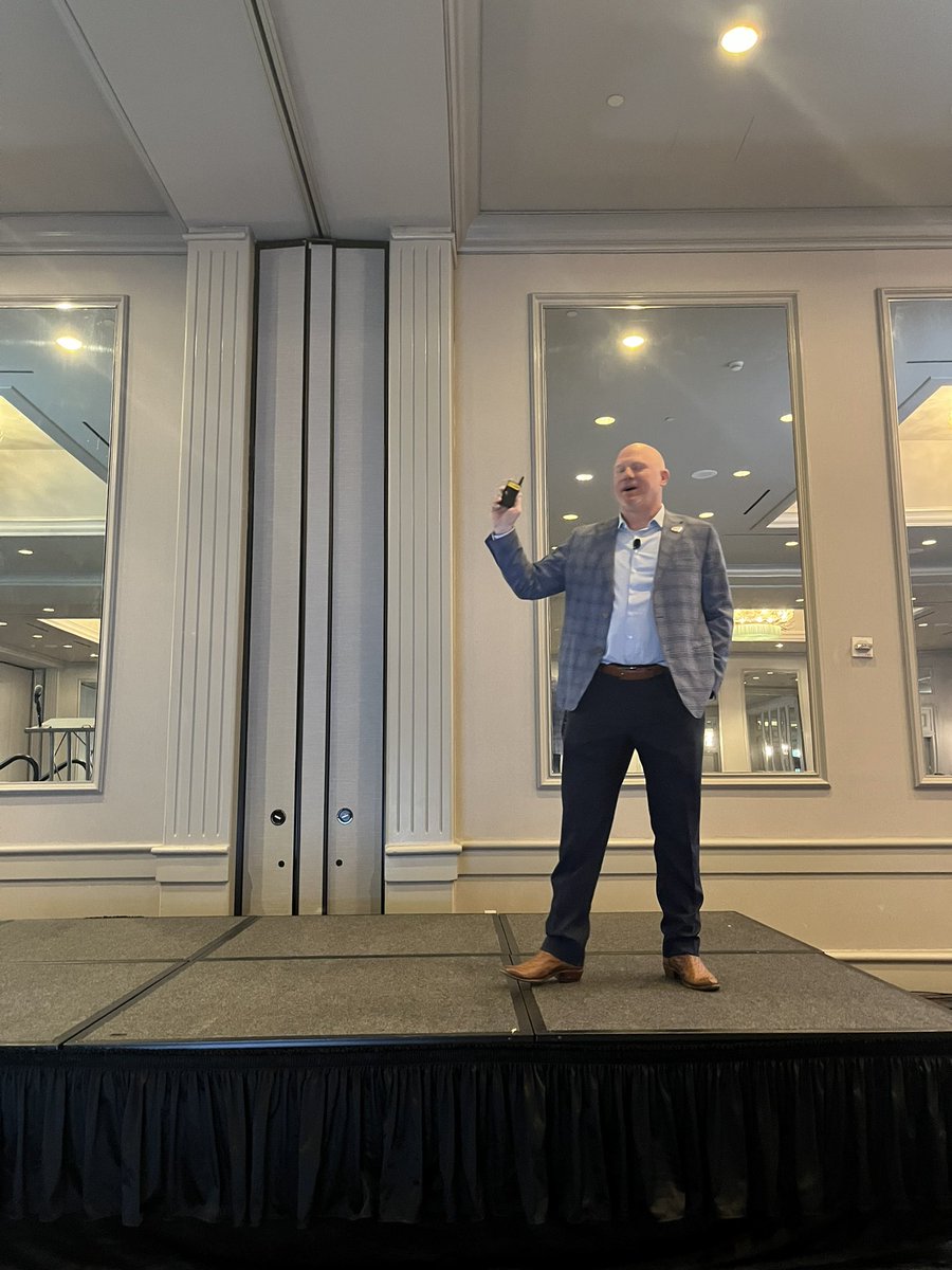 CoachYeah's tweet image. Facing Adversity - @vitalalabama 💪

#coach #coachyeah #yeahyeahyeahyeah #letsgo #motivation #coachmecoach #AARA #GARecovers #speech #speaking #recovery #eliminatethewhisper #overdoseawareness #realtalk #alabamatour #birminghamalabama #stigmasummit #vitalalabama #bham #birmingham