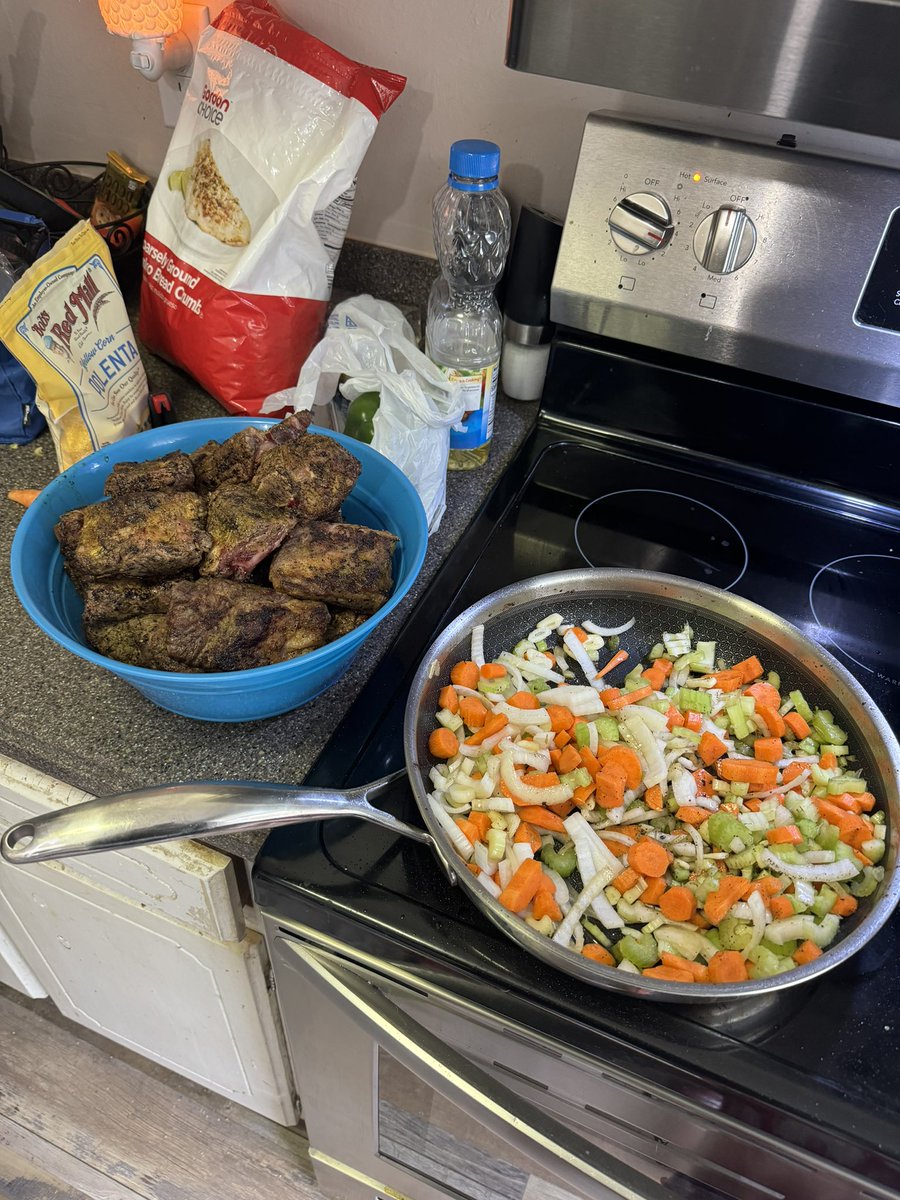 lightsklnprince's tweet photo. 10 person party. Hit me for your own private party #accentontheé  #chef #cooking https://t.co/42nJ46oGmp