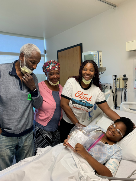 nmdp_org's tweet photo. Let's send lots of love to Kelsey! 💙 She was diagnosed with sickle cell disease at birth and faced chronic pain and hospitalizations throughout her childhood. But today she's thriving and chasing her passions in art and theater, all thanks to a blood stem cell transplant! https://t.co/21C6SgMQnt