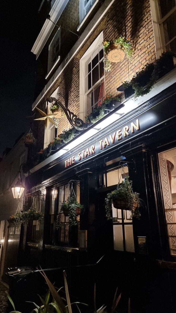 BeerGuideLondon (@beerguidelondon) on Twitter photo A twenty minute walk to <a href="/Star_Tavern/">The Star Tavern</a>, a classic mews pub run by @Fullers.
Their collaboration with <a href="/FivePointsBrew/">The Five Points</a> is absolutely stunning. A twenty minute walk to <a href="/Star_Tavern/">The Star Tavern</a>, a classic mews pub run by @Fullers.
Their collaboration with <a href="/FivePointsBrew/">The Five Points</a> is absolutely stunning.