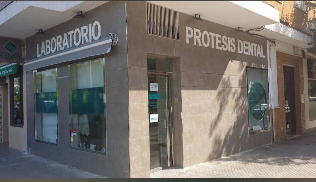 Se TRASPASA laboratorio de prótesis dental por jubilación, especializado en prótesis removible ubicado en Córdoba en el Barrio del Zoco.
Actualmente se encuentra en pleno funcionamiento, con todas las licencias necesarias activas. RT Y DIFUSIÓN POR FAVOR!!