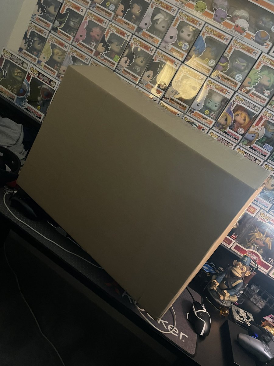 Nathan7213's tweet photo. After waiting all day for the new dragon ball funkos to arrive hopefully they’ll be a couple of chase items inside 🤞@FunkoEurope https://t.co/63AaJoAku0