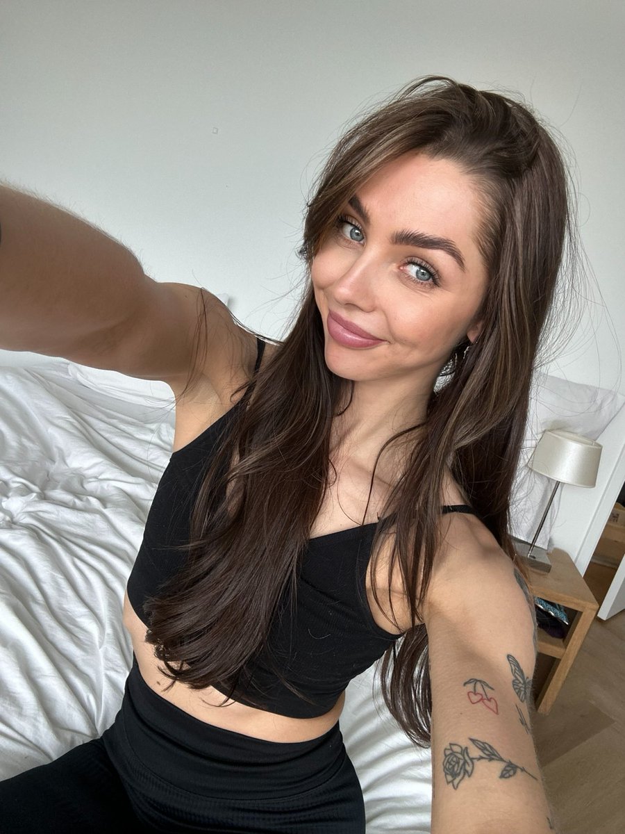 kimmykamp's tweet photo. Help me pick one ☺️🤭 #dutchmodel #fypシ #explore #modelsearch #SelfieTime https://t.co/cRiBxnnVHP