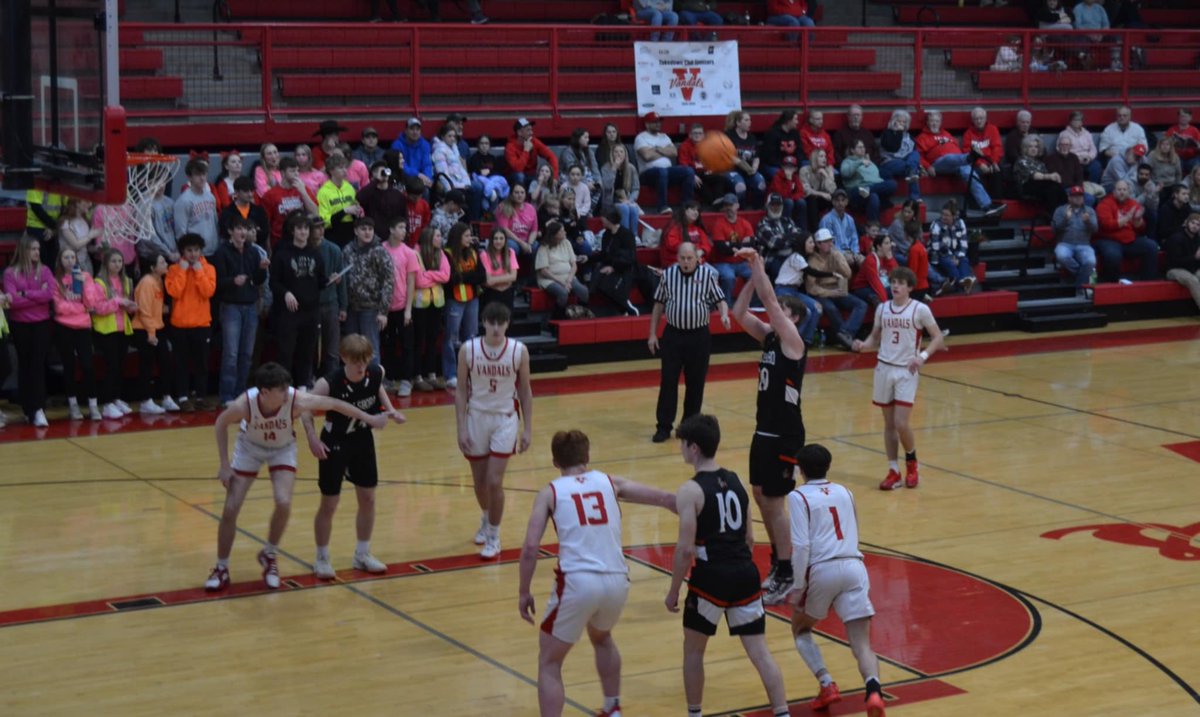 🏀History made! Congratulations to Nathan Matoush on becoming Hillsboro's all-time leading scorer in boys basketball! This free throw gave him 1,551 career points, breaking a 68-year-old record set by 1957 grad Larry Mormino (1,550 points).
What an incredible achievement!