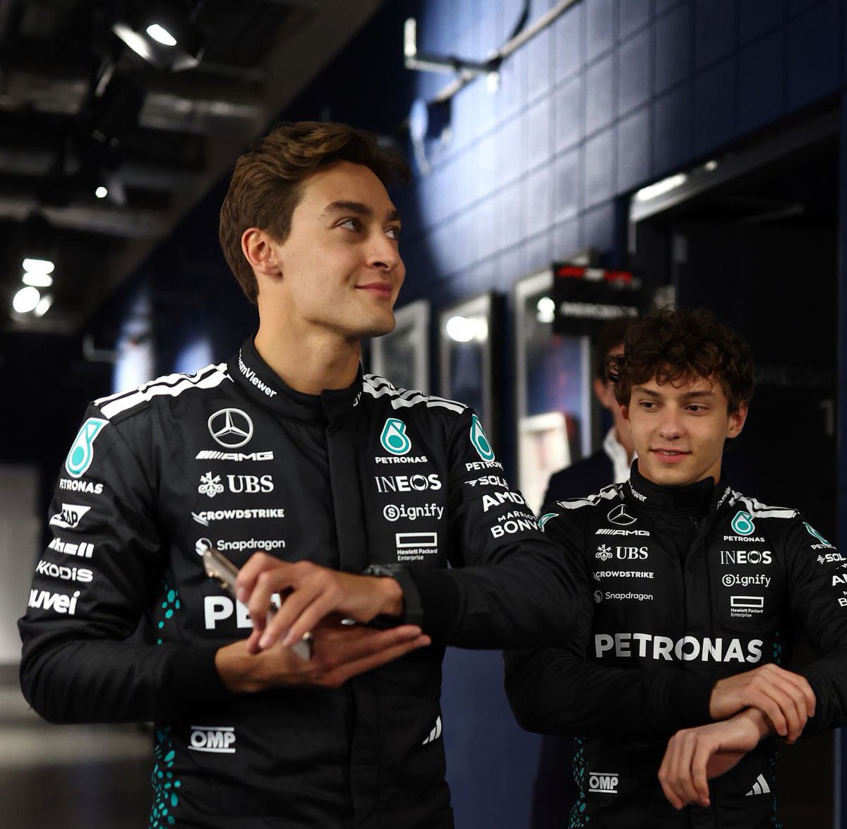 63loyal's tweet photo. kimi literally follows george around and copies everything he does bless him he’s like a shadow 😭 https://t.co/BJ5Qjvy0AD