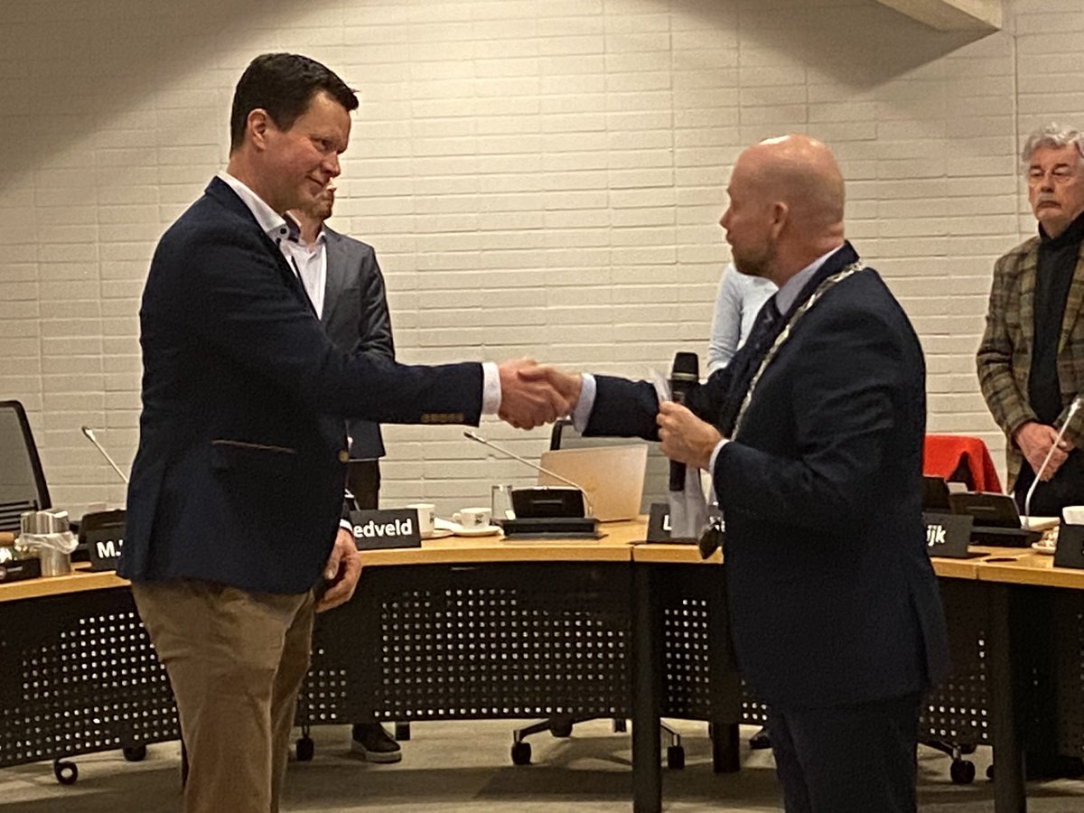 Namens het CDA Bodegraven-Reeuwijk is Ard van Veen beëdigd als lid van de gemeenteraad als tijdelijke vervanging voor 16 weken van ons raadslid Nico de Heij, die de komende jaren herstelt. Gefeliciteerd en welkom!