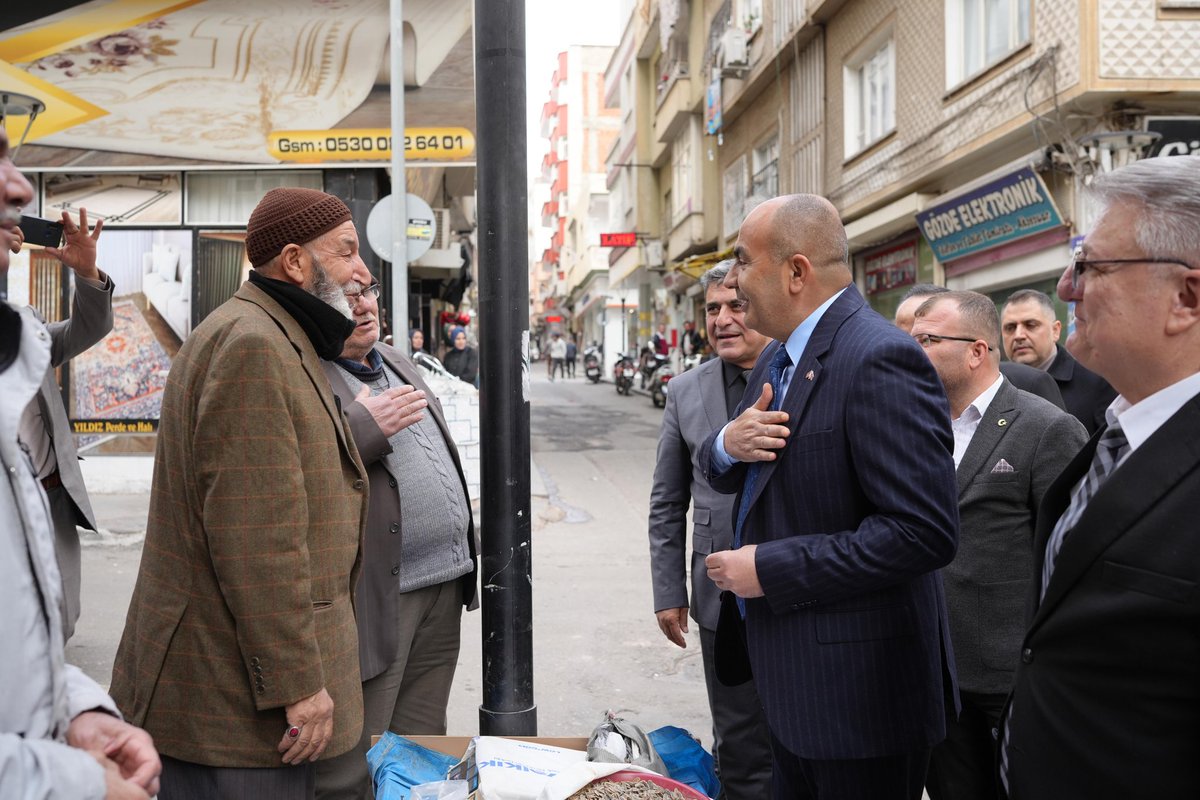 MBozgeyiktr's tweet photo. 📍Nizip ilçemizde esnafımızla, vatandaşımızla hem hal olduk
Nizip gezimizde diğer bir durağımız ilçe esnafımız ve esnaf odalarımız oldu.#Ahi #Evran Ruhunu samimi şekilde yansıtan, esnafımızın taleplerini dinledik Dokunduğumuz her yürekte, çaldığımız her kapıda aldığımız tepki, ziyaretimizden duyulan memnuniyet oldu.her daim yanlarında olduğumuzu vurguladığımız kıymetli Nizip'lilere bizlere gösterdikleri ilgi ve alaka için çok teşekkür ediyorum.
Varolasın#Nizip Sağolasın#Nizip