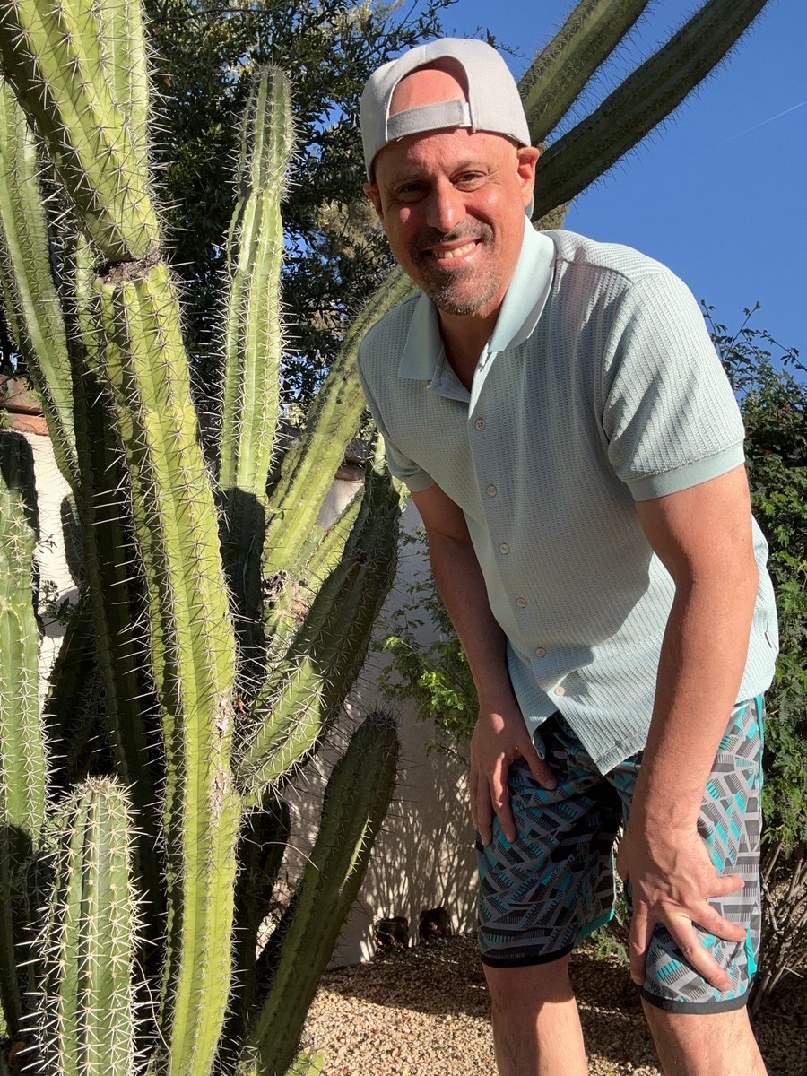 Now this is one cool cactus 🌵🤗☀️Happy Wednesday everyone! 🙃