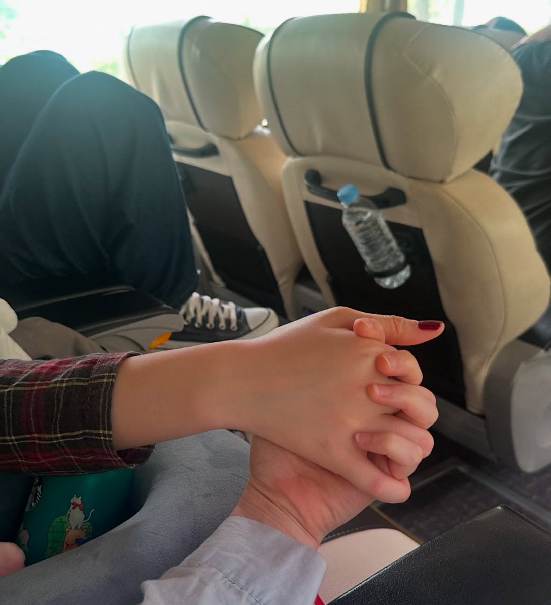 대놓고입술맞댄사진, 언니허리꼭감싼사진(…)도 너무무서운데 이런감성의사진들에 최종붕괴하게되..