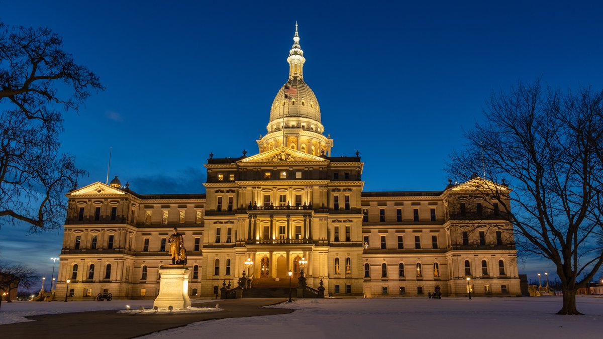 🚨 Urgent: Protect #Michigan Jobs! In 48 hours, new state laws could hurt workers and businesses by eliminating tip credit and imposing a risky, one-size-fits-all sick leave system. Contact your reps today and demand action! bit.ly/3QlydK6 #policies #tipwage #sickleave
