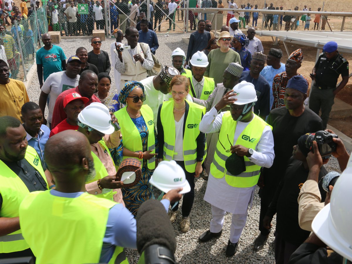 Bakin Ciyawa &amp; Kwande in Qua’an Pan, Plateau State, now have clean power, thanks to EU &amp; GIZ funding! Under the EU-funded IMAS, 550KWp of sustainable energy is set to power  &amp; businesses, cutting 600 tons of CO2. A big step for green growth! #GlobalGateway #EUinNigeria