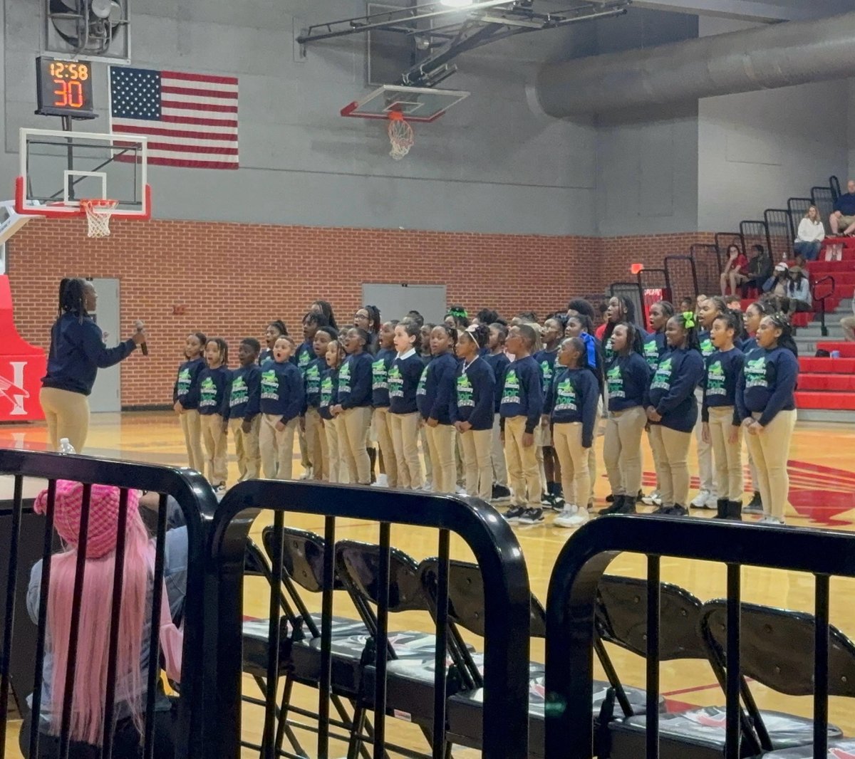 MPSAL's tweet photo. This past Saturday, the wonderful students from @WSGarrettMPS  Elementary School Choir had the honor of performing during halftime at the @Huntingdon College Men’s Basketball Game! This marks the choir’s second year being invited to perform! A special shoutout to Ms. Shaw for her dedication and commitment to the students and the music program. Congratulations to the choir on a job well done!