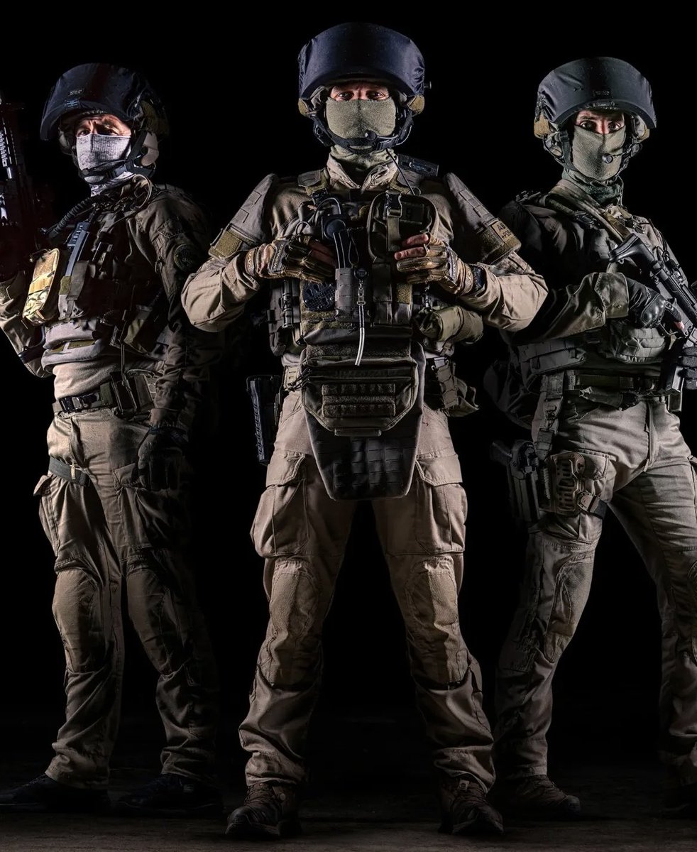 ForceSpecialeFr's tweet photo. Les différentes facettes des opérateurs du #GIGN 🇫🇷

📸 : Picktureprod_ops_content https://t.co/1RcoXqlved
