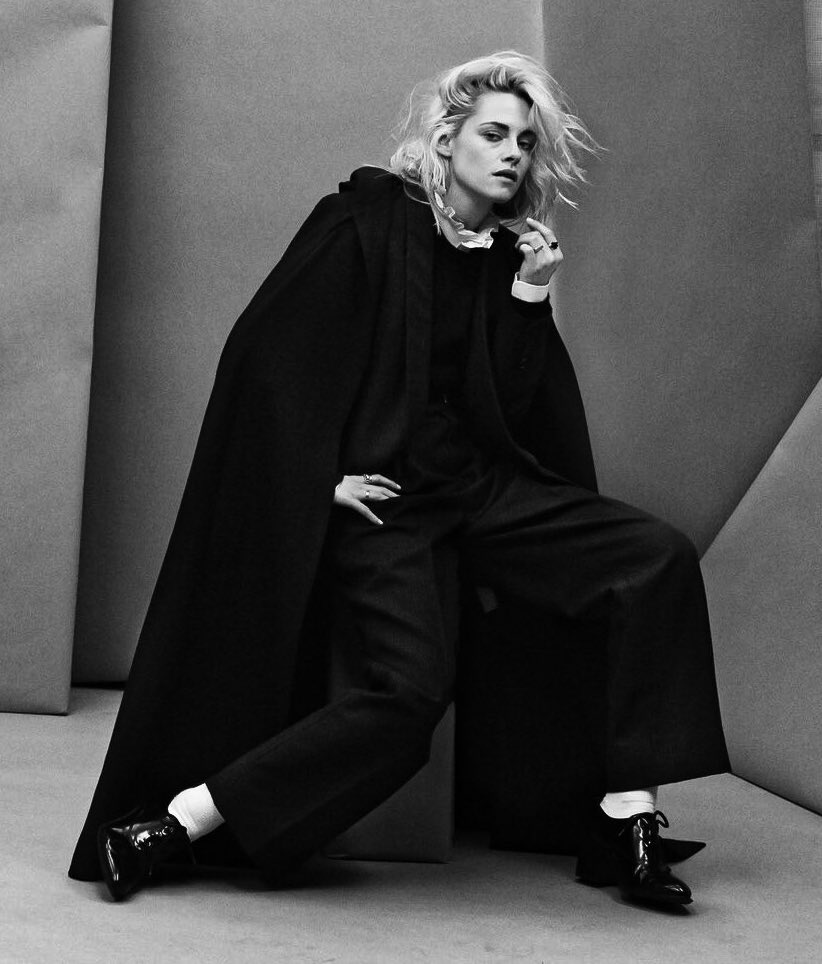 _filmcrave's tweet photo. Kristen Stewart’s upcoming projects. 🎬

▪️ ‘Sacramento’ dir. Michael Angarano

▪️ ‘The Chronology of Water’ (Director)

▪️ ‘Flesh of the Gods’ dir. Panos Cosmatos

▪️ ‘The Wrong Girls’ dir. Dylan Meyer

▪️ ‘Out of This World’ dir. Albert Serra

▪️ ‘Sontag’ dir. Kirsten Johnson

▪️ ‘The Challenger’ - TV show
