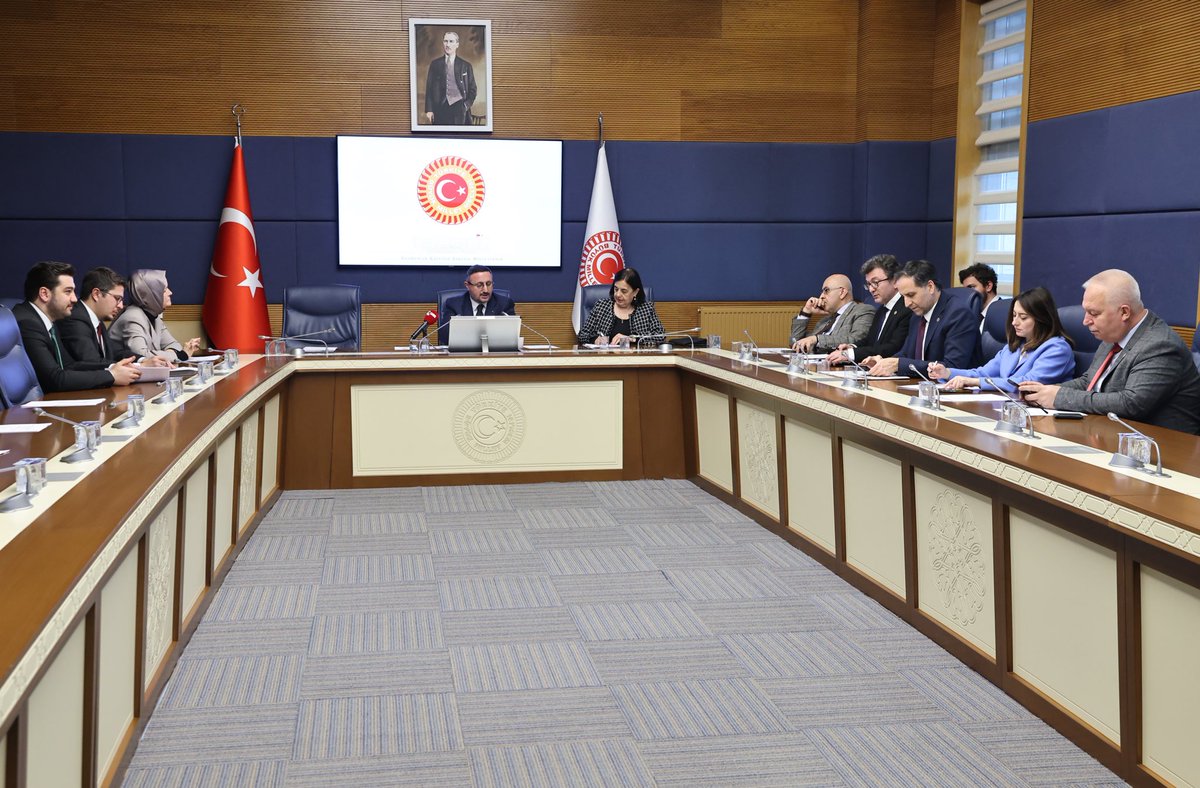 Türkiye-AB Karma Parlamento Komisyonumuzun 82. Toplantısı öncesi hazırlık toplantımızı gerçekleştirdik.

Güçlü bir #Türkiye-#AB ilişkisi, bölgesel istikrarın teminatı ve küresel zorluklara karşı ortak çözümler üretmenin anahtarı olacaktır.