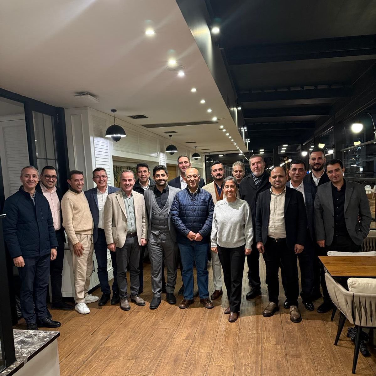 UgurrDemirel's tweet photo. Yıldız Holding Perakende Grubu, İzmir Bölge Müdürlerimiz ile akşam yemeğindeyiz. 
#GOYA #İZMİR #ŞokMarketler #BizimToptan #BizimGross #SeçMarketler #G2M https://t.co/NYCYtCc780