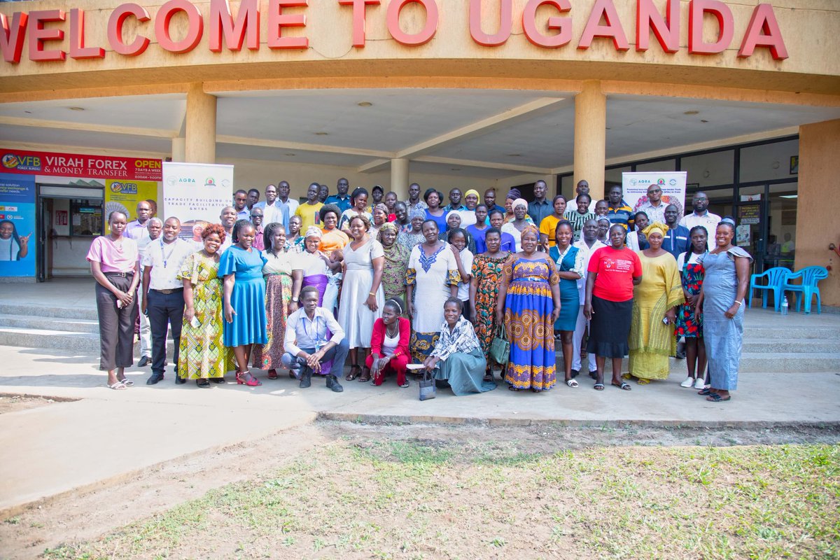 East African Business Council (@eabcjumuiya) on Twitter photo <a href="/jumuiya/">East African Community</a> <a href="/SGNduva/">Veronica M. Nduva, CBS</a> <a href="/P_Sebahizi/">Prudence Sebahizi</a> <a href="/rrainfo/">Rwanda Revenue Authority (RRA)</a> <a href="/SMannette1/">Annette Mutaawe Ssemuwemba</a> <a href="/KanaFlash/">Flavia Busingye, Director Customs, EAC</a> Bravo 👏🏿👏🏿👏🏿
<a href="/EABCjumuiya/">East African Business Council</a> <a href="/AGRA_Africa/">AGRA - Sustainably Growing Africa’s Food Systems.</a> sensitized women and youth cross border traders in South Sudan 🇸🇸 and Uganda 🇺🇬 at Elegu Nimule Border on EAC Simplified Trade Regime and B2B WhatsApp cross border traders platform
◾600-1200 people cross to and from this border daily. <a href="/jumuiya/">East African Community</a> <a href="/SGNduva/">Veronica M. Nduva, CBS</a> <a href="/P_Sebahizi/">Prudence Sebahizi</a> <a href="/rrainfo/">Rwanda Revenue Authority (RRA)</a> <a href="/SMannette1/">Annette Mutaawe Ssemuwemba</a> <a href="/KanaFlash/">Flavia Busingye, Director Customs, EAC</a> Bravo 👏🏿👏🏿👏🏿
<a href="/EABCjumuiya/">East African Business Council</a> <a href="/AGRA_Africa/">AGRA - Sustainably Growing Africa’s Food Systems.</a> sensitized women and youth cross border traders in South Sudan 🇸🇸 and Uganda 🇺🇬 at Elegu Nimule Border on EAC Simplified Trade Regime and B2B WhatsApp cross border traders platform
◾600-1200 people cross to and from this border daily.