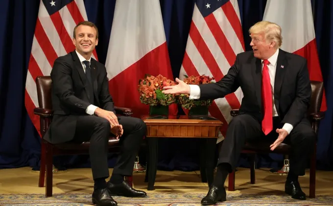 🚨Urgent! Macron est convoqué  à Washington la semaine prochaine . Trump va lui expliquer certaines choses...Il va encore se faire broyer la main comme à Notre Dame😂

-"So tell me Manu, do you have some "terres rares" in France ?"