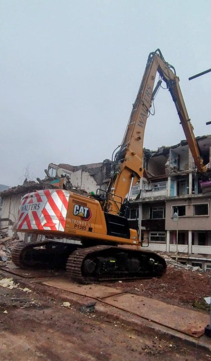 Our new <a href="/CaterpillarInc/">CaterpillarInc</a> 340 High Reach #demolition machine making light work of this redundant block of flats in #southwales <a href="/FinningNews/">FinningNews</a> <a href="/DarrenBodio/">Darren Bodio 🏴󠁧󠁢󠁥󠁮󠁧󠁿</a> <a href="/TheWaltersGroup/">The Walters Group</a> #regeneration #renew #redevelopment #teamwalters