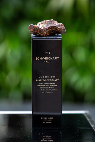b612foundation's tweet image. Students! The application deadline for the 2025 #SchweickartPrize is fast approaching – March 5! Submit a proposal tackling science, law, policy, or communications challenges in #PlanetaryDefense. Win $10,000 USD to support your work! Learn more at schweickartprize.org