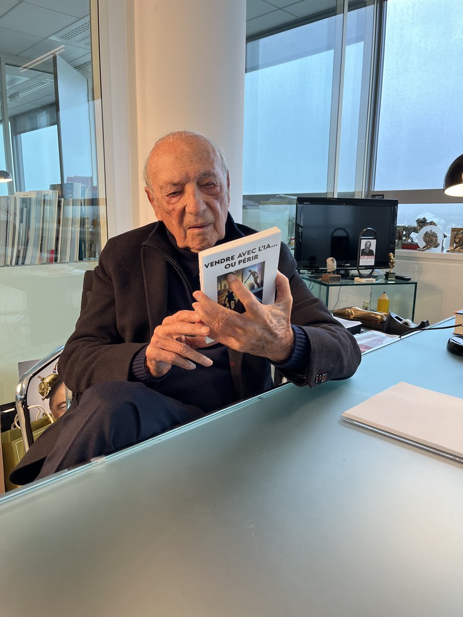 Quand un tout grand Monsieur de la publicité se penche sur ton travail, on ne va pas se le cacher et faire de la fausse modestie: 
çà fait plaisir!
Merci <a href="/jacquesseguela/">jacques seguela</a> pour votre accueil et bienveillance