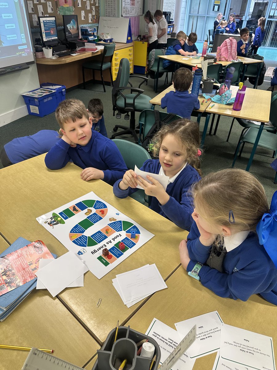DeanburnPS_P3's tweet photo. How does human digestion work? 🍽️ In science this afternoon we learnt about the human digestive system, and what happens to food when we eat it. We can name and label the parts of the digestive system! #liver #mouth #pancreas #smallintestine #largeintestine #stomach #science https://t.co/txCb6e5VXN