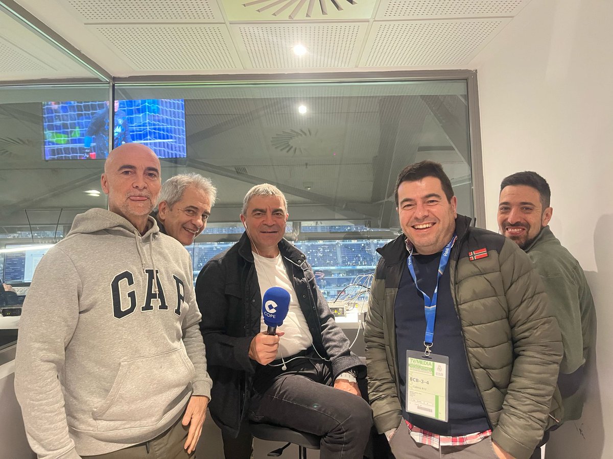 En el Santiago Bernabéu, para contar el Real Madrid- Manchester City en <a href="/tjcope/">Tiempo de Juego</a> y <a href="/partidazocope/">El Partidazo de COPE</a> con:

🎙 <a href="/lamacope/">Manolo Lama</a> 
🎤 <a href="/MelchorRuizCope/">Melchor Ruiz</a> 
🔌<a href="/sergiotalavr/">Sergio Jiménez</a> y Dani Herrería
#roadtomúnich