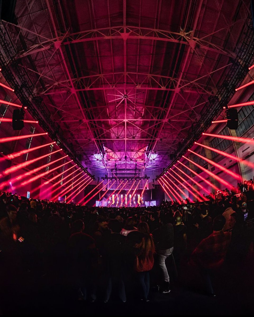 Lights. Vibes. Music.
The night comes alive at Duggal Greenhouse! 

#DuggalGreenhouse #BrooklynNights #DJNights