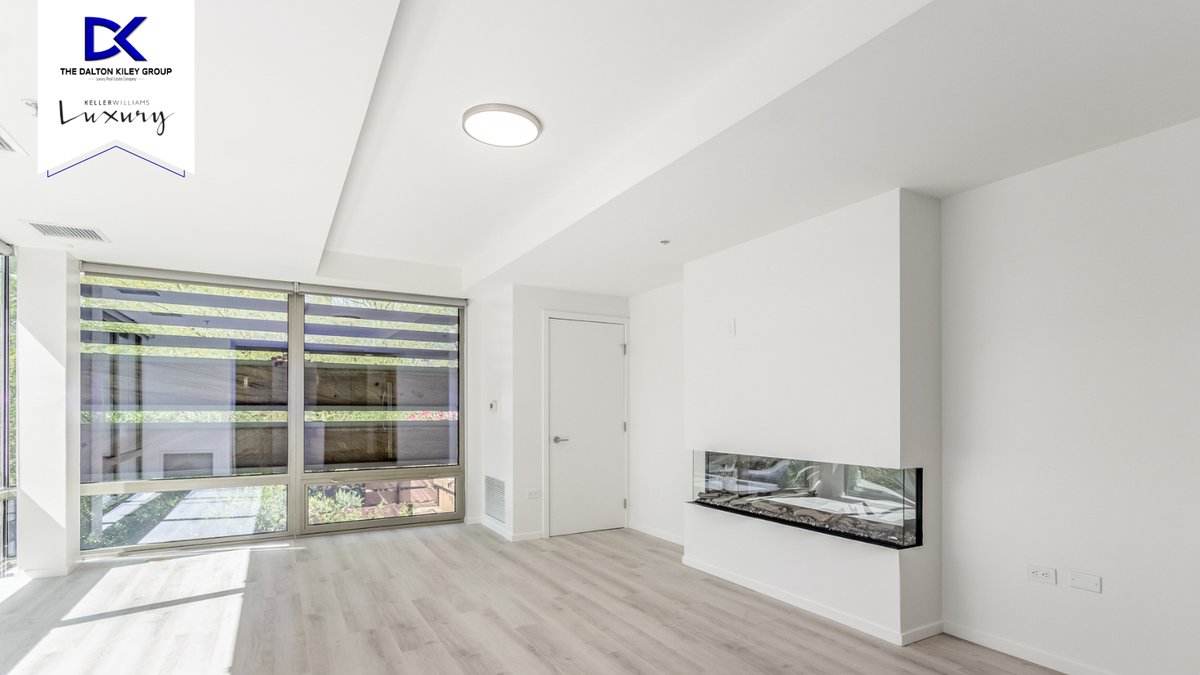 dkileygroup's tweet photo. Ever wonder why proper staging plays a key role when it comes to selling your million dollar property? 🛋 This is why!

See the next photo of the area staged. Unit 2005 in Building 7117 at Optima Camelview Village is for sale at an incredible value! 🤯 https://t.co/928CIS5WmV