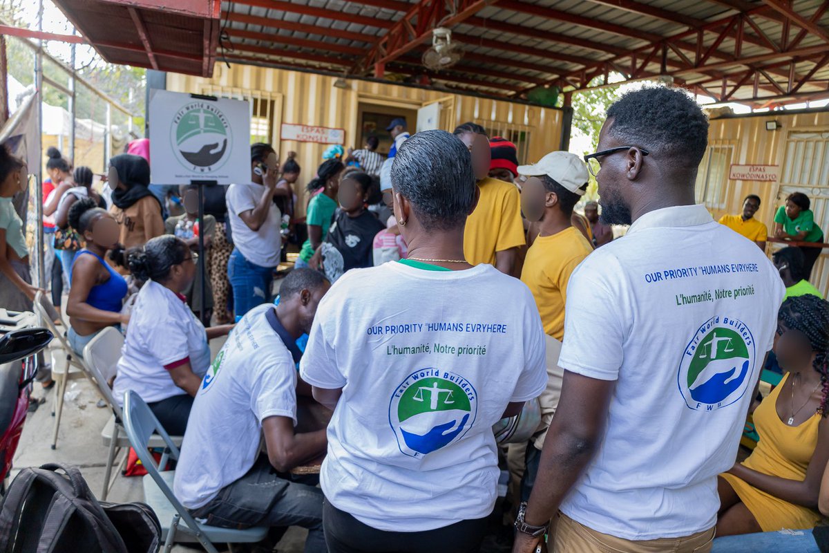 fairworldbuilde's tweet photo. Yesterday, our organization was at the Haitian-Dominican Border at Ouanaminthe to support our brothers and sisters returning home after an Haitian hunting in the DR of undocumented Haitians. Our team provided them with clothes, toilet kits and transportation fees.
#migrants https://t.co/B5S3iW9i6q