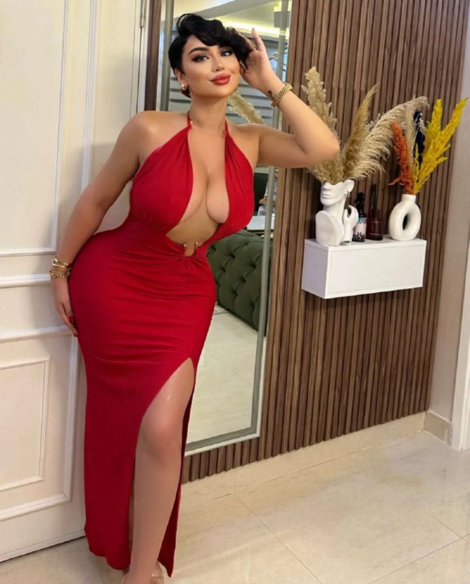 لبست أحلى الفساتين .. 
   وملئت البيت باقات من الزهور والعطور 
      وحفظت أجمل العبارات لكي أقولها لكم .. 
          وما وجدت أجمل من 
               مـسـآااء الـخـيـررر …