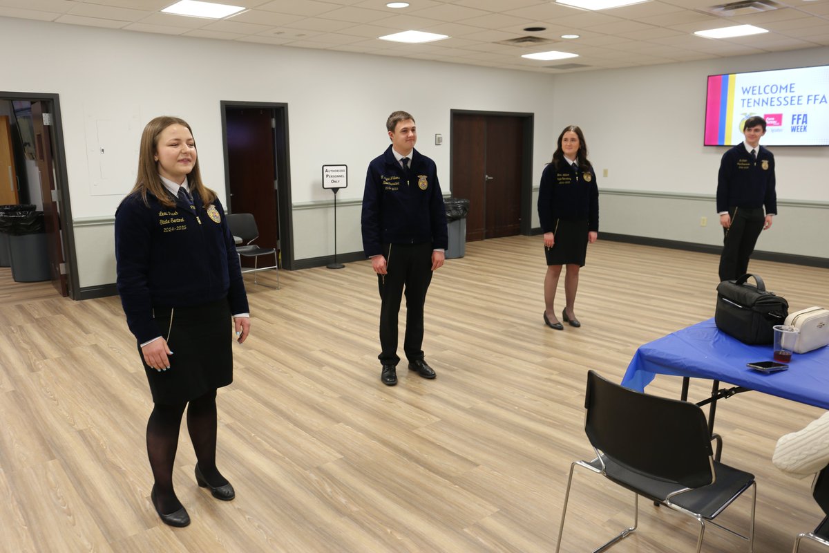 TNFarmBureau's tweet photo. Always love when the Tennessee FFA state officers come to the office. Appreciate their stop on Goodwill Tour this snowy afternoon, and extremely proud to support this group of young people!

#TNFarmBureau I #FFAProud
