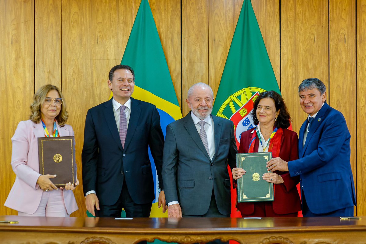 LulaOficial's tweet image. Receber o primeiro-ministro @LMontenegropm e a comitiva de Portugal é a melhor forma de celebrarmos os 200 anos de parceria e da mais perfeita amizade que completamos em 2025. Assinamos juntos 20 acordos para facilitar nossa cooperação e beneficiar nossas sociedades em áreas como…