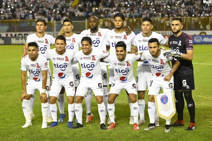 Chomingo_'s tweet photo. Hoy se cumplen cinco años del 2-1 de Alianza FC 🇸🇻 sobre Tigres UANL 🇲🇽, la victoria más importante a nivel de clubes del Fútbol salvadoreño en la historia. https://t.co/hronQBqjmc
